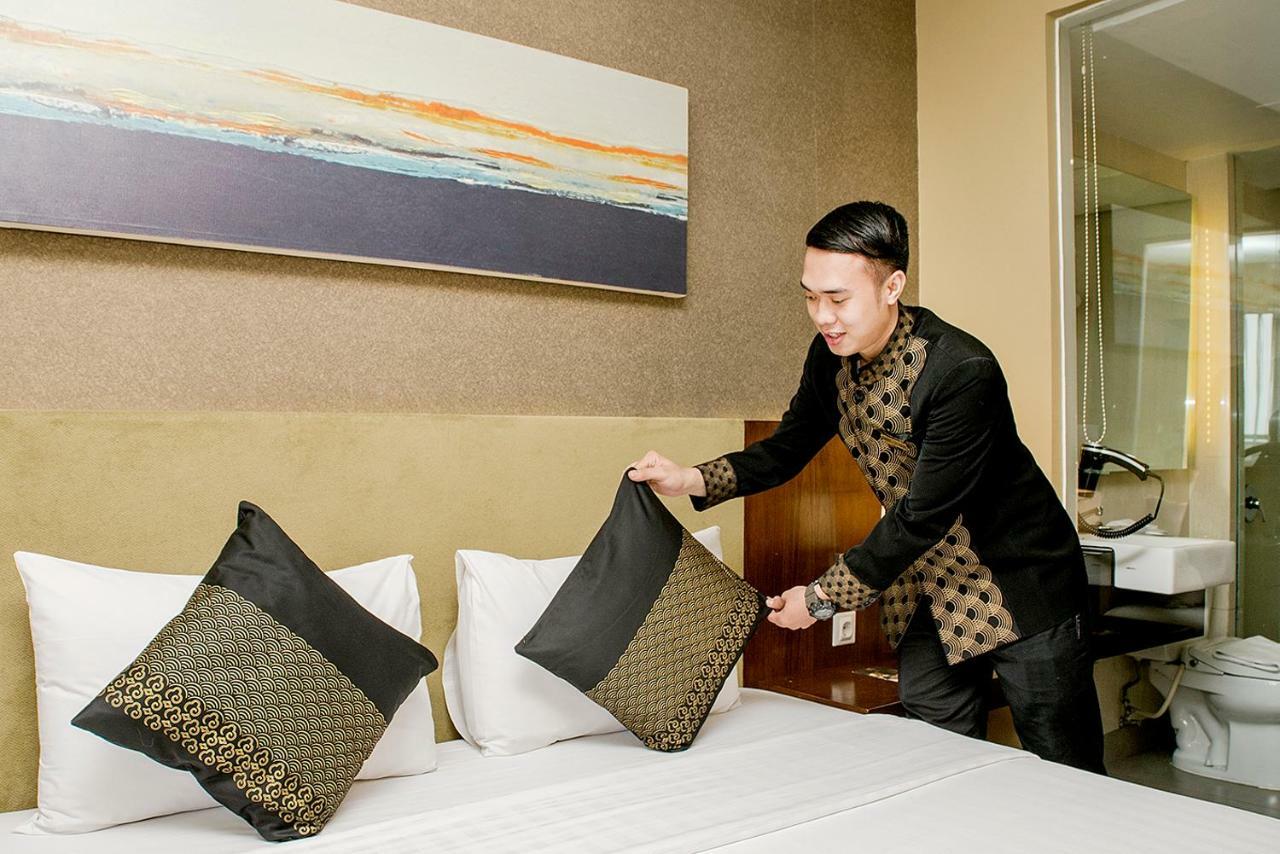 El Hotel Jakarta Exteriör bild