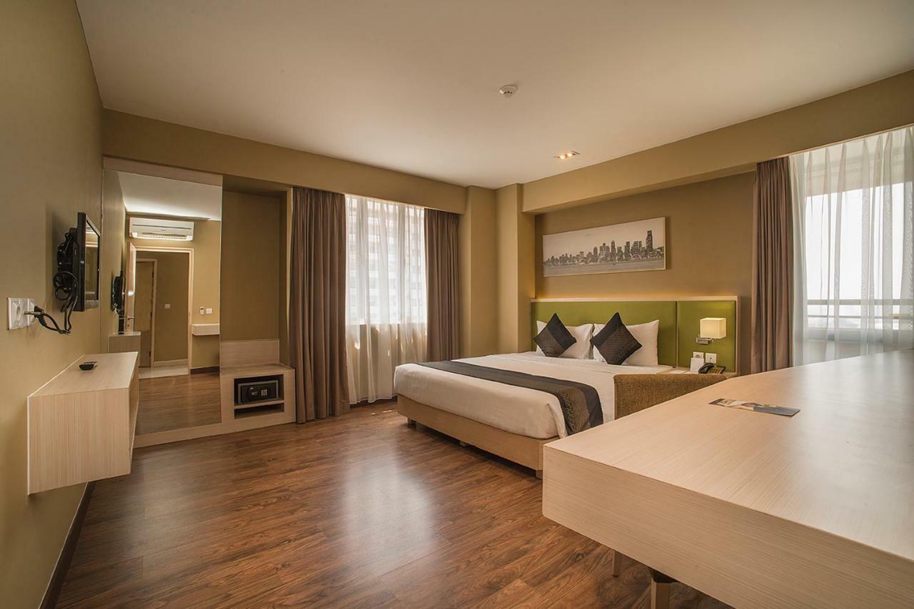 El Hotel Jakarta Exteriör bild